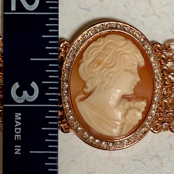 AMEDEO CORNELIAN CAMEO 8 STRAND CHAIN BRACELET NEW - Picture 5 of 8